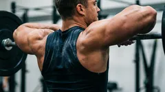 Najlepsze ćwiczenia na ramiona, które nadadzą Twojej sylwetce kształt litery V